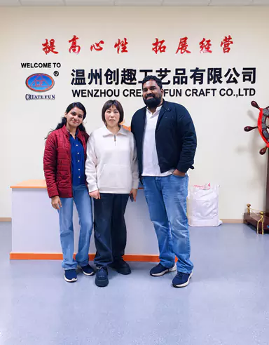 Les acheteurs ont inspecté le site de l'usine de Wenzhou Create Fun Craft Co., Ltd.